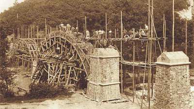 Bau des Viadukts bei Bad Tönisstein (Bild: Sammlung Kreisbildstelle Ahrweiler)